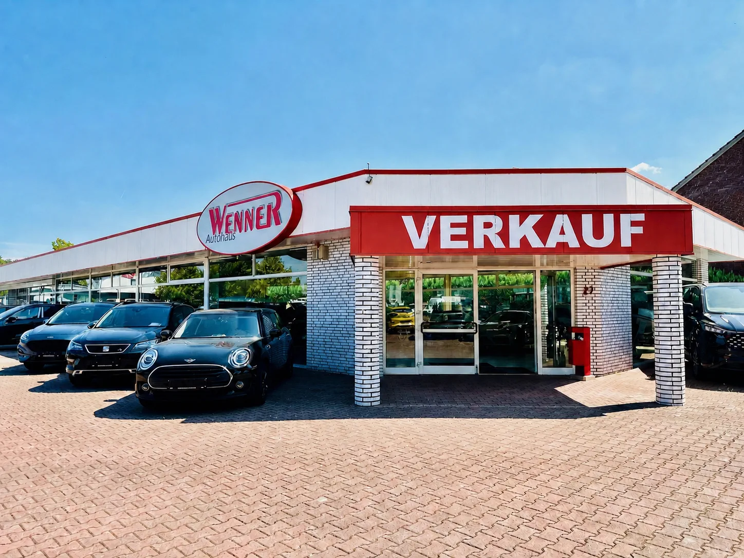 Verkaufseingang von Autohaus Wenner in Werne